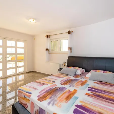 Apartment Gorgeous In With House Sea View Sibenik