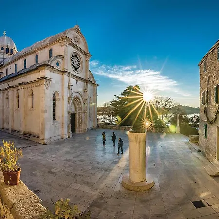 Apartment Gorgeous In With House Sea View Sibenik